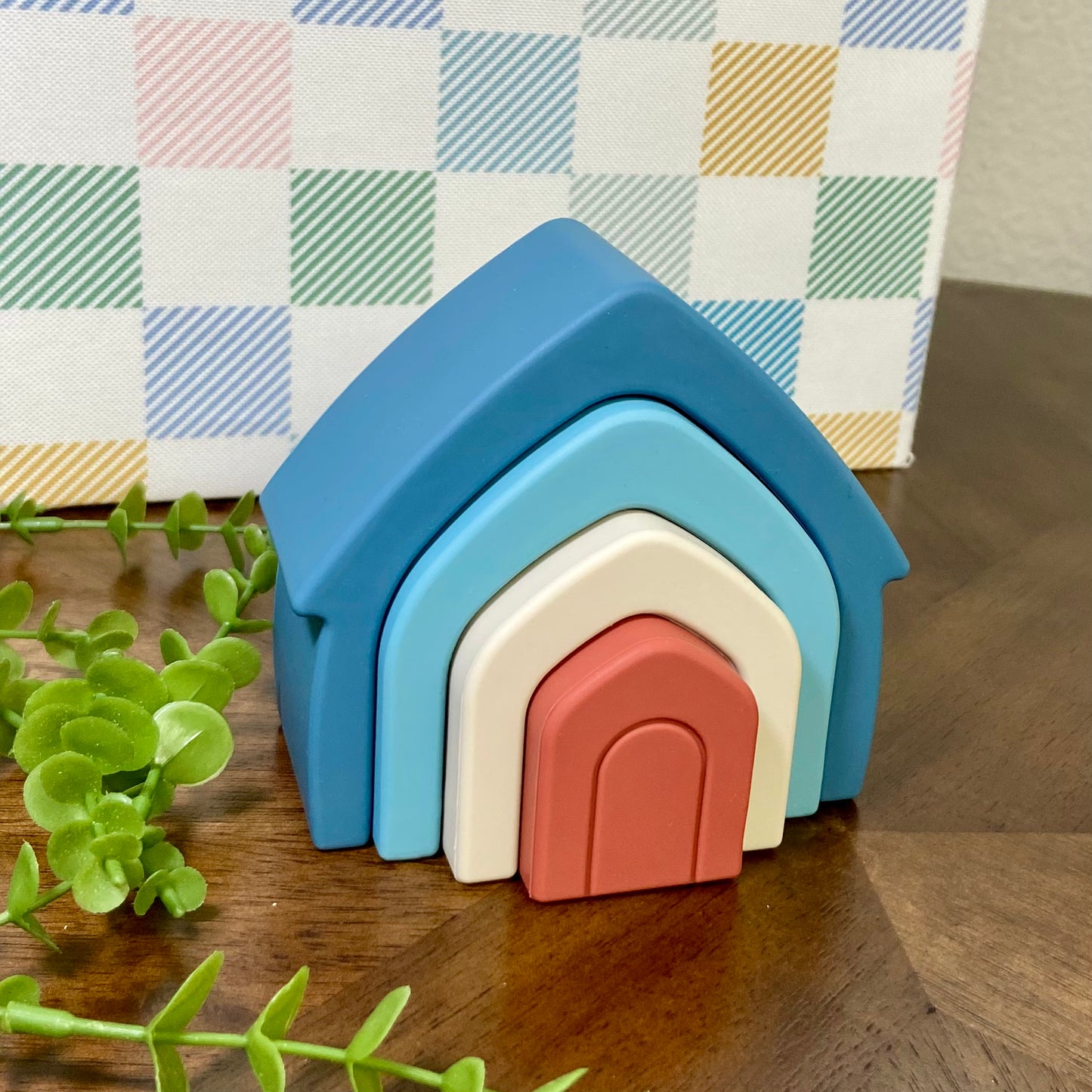 Silicone stacking house