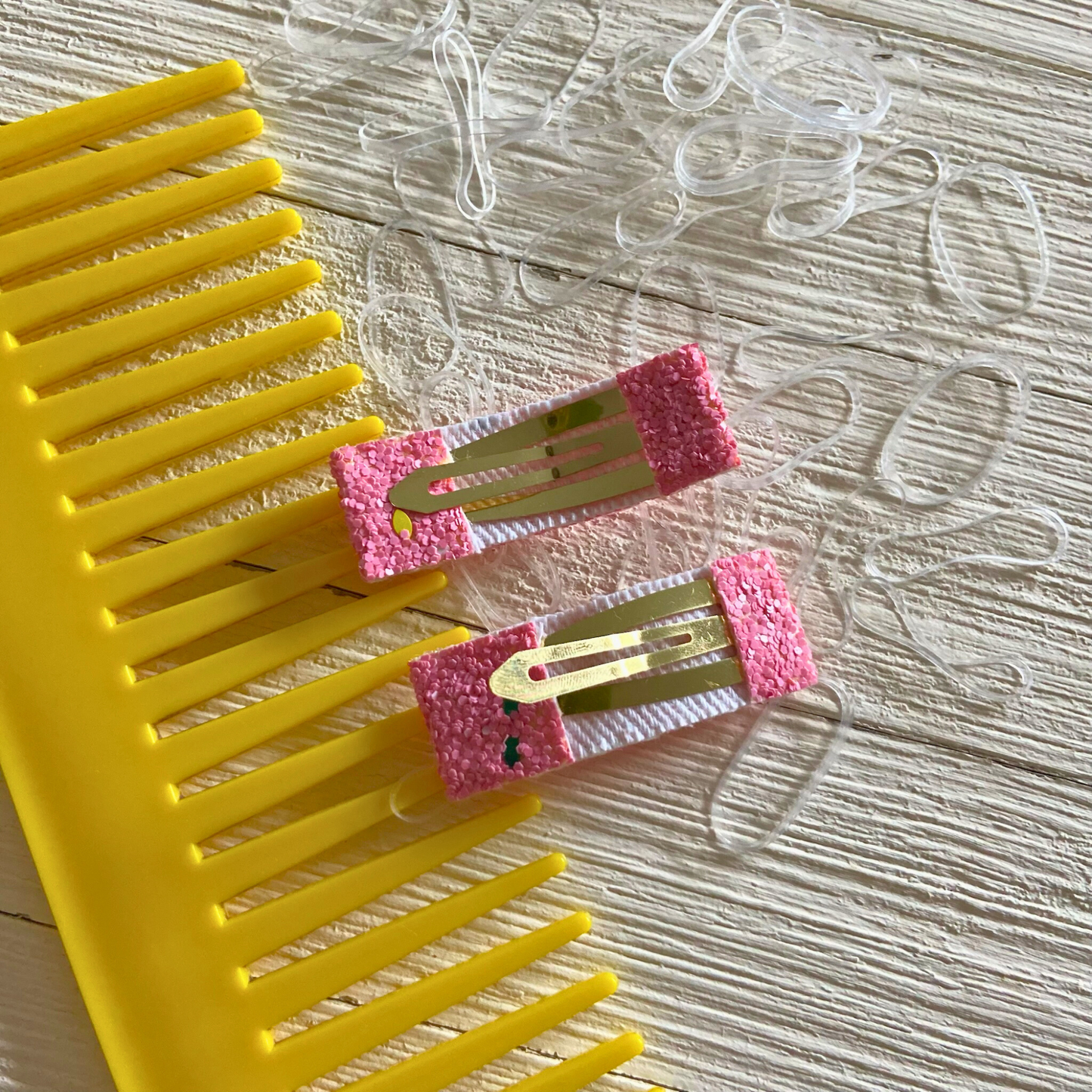 Bubblegum Glitter Snap Hair Clip