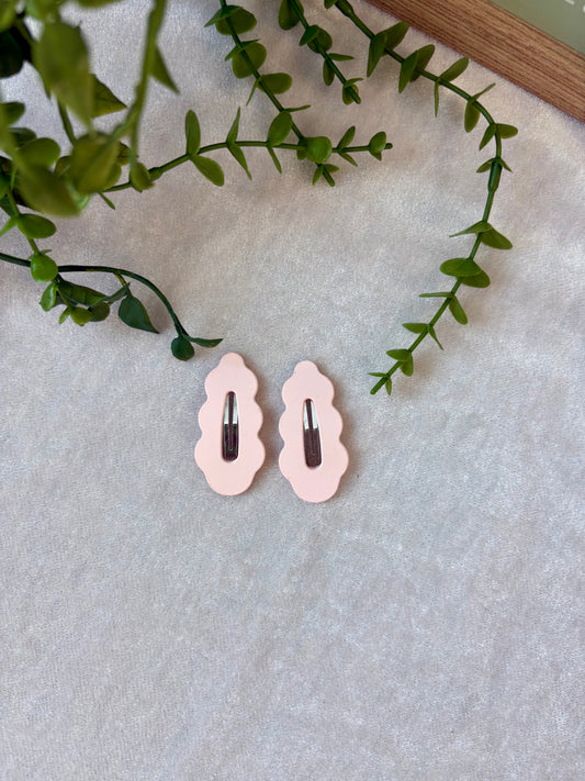 Scalloped snap clips